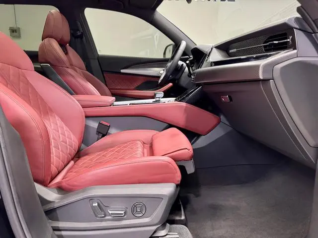 Audi Audi Q6 45TFSI quattro Black Samurai Edition Flying Riding Set 6 Seats