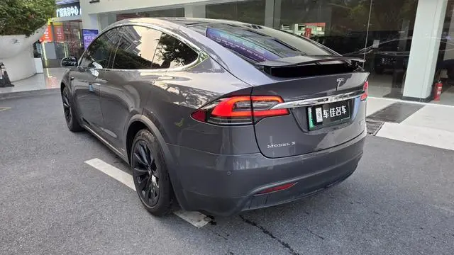 Tesla Model X 75D