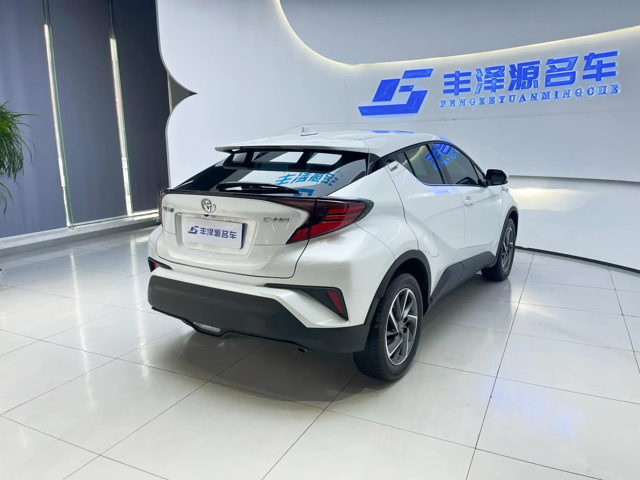 TOYOTA Toyota C-HR 2.0L Deluxe Edition