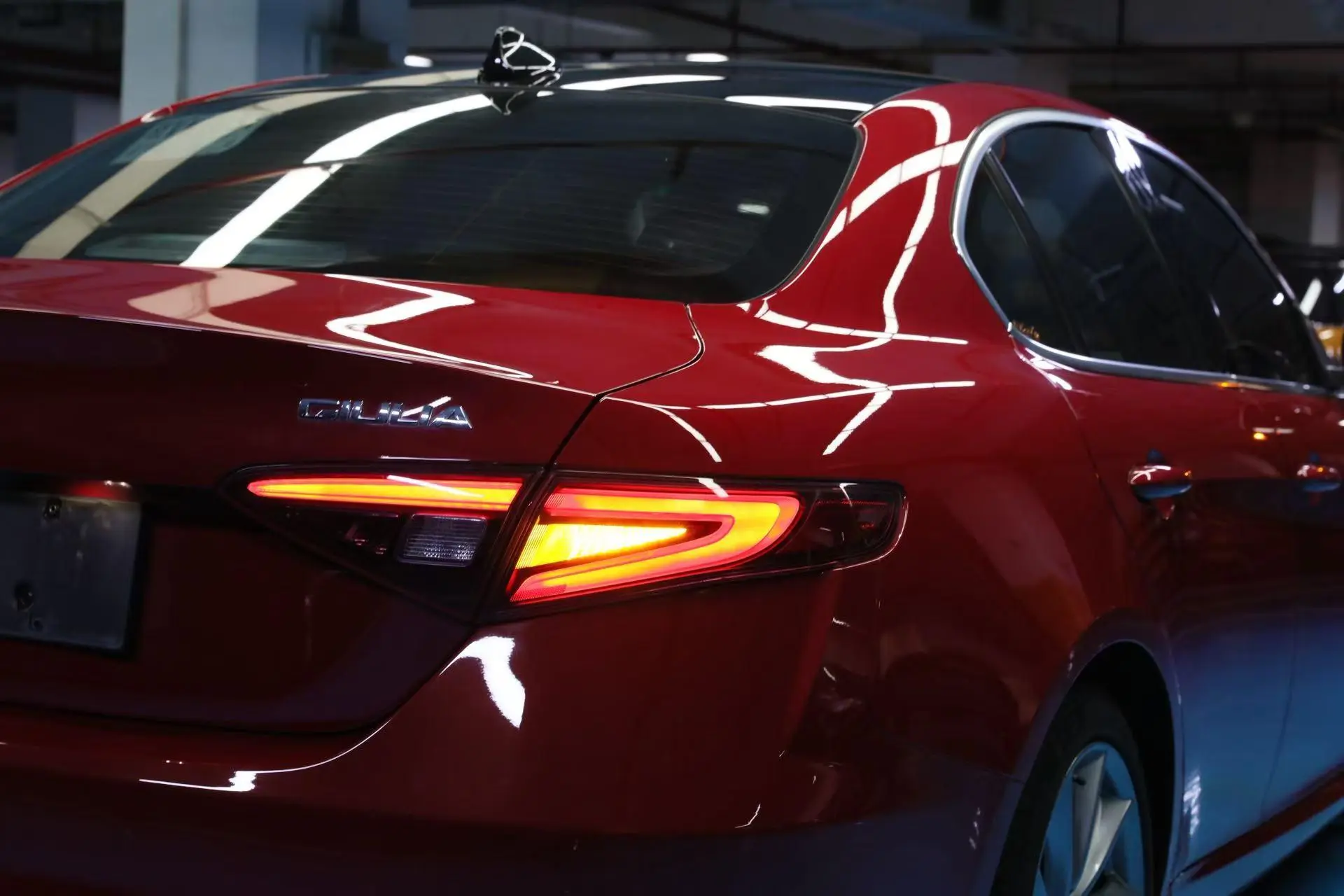 Alfa Romeo Giulia 2.0T 200HP Deluxe Edition