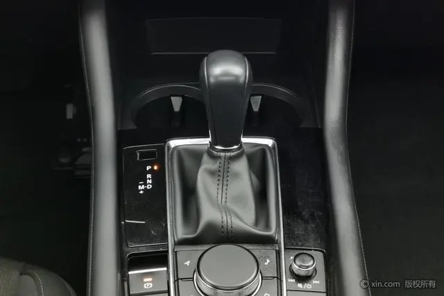 Mazda Mazda 3 Angkesaila 2.0L automatic quality dazzling version