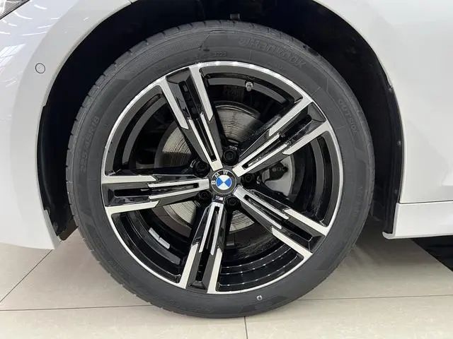 BMW BMW 3 Series 325i M sports suit