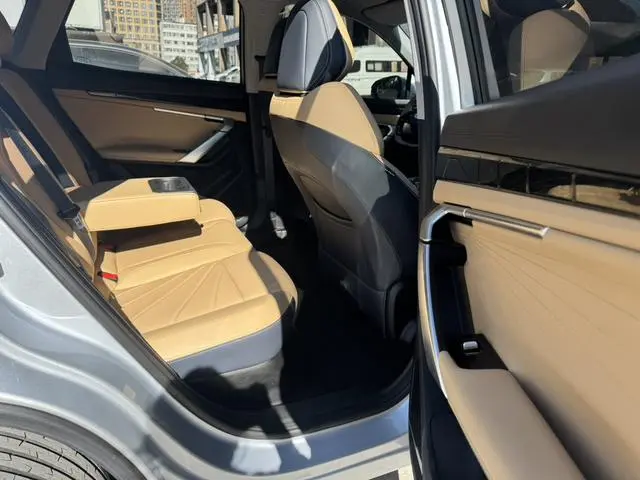 Geely Boyue L 1.5TD DCT Glory Edition