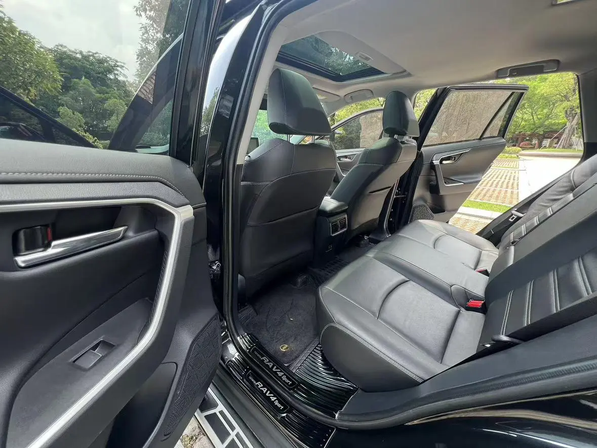 TOYOTA RAV4 Rongfang 2.0L CVT two-wheel drive fashion Plus version