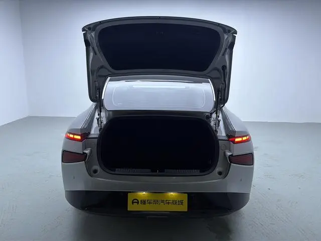 Xpeng Xiaopeng P7 670N+