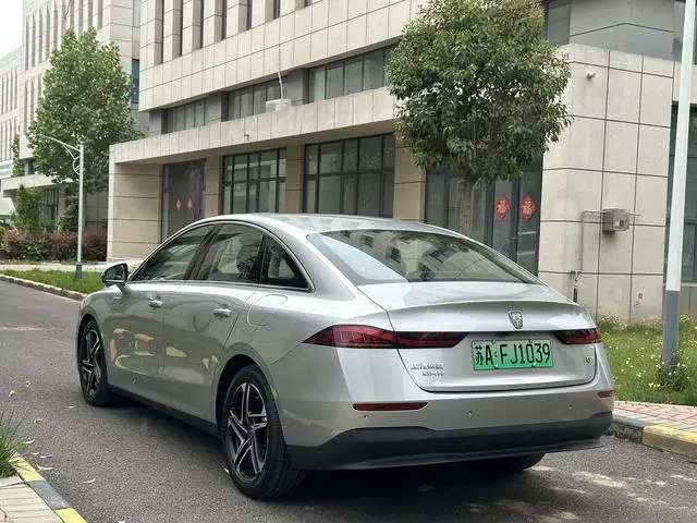 Roewe Roewe D7 DMH 125 Ultimate Edition