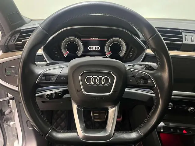 Audi Audi Q3 35 TFSI fashion and elegant