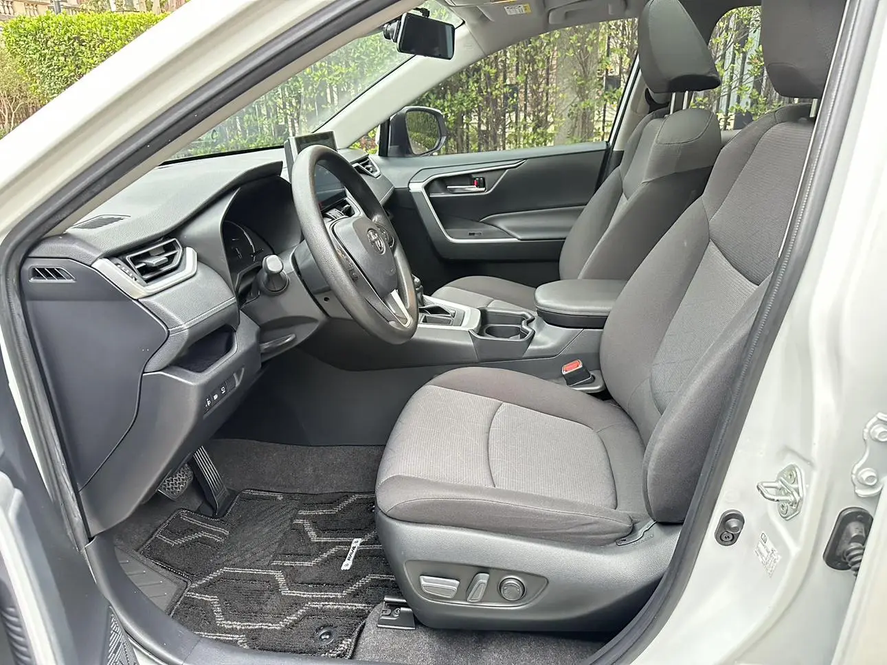 TOYOTA RAV4 Rongfang 2.0L CVT two-wheel drive fashion version