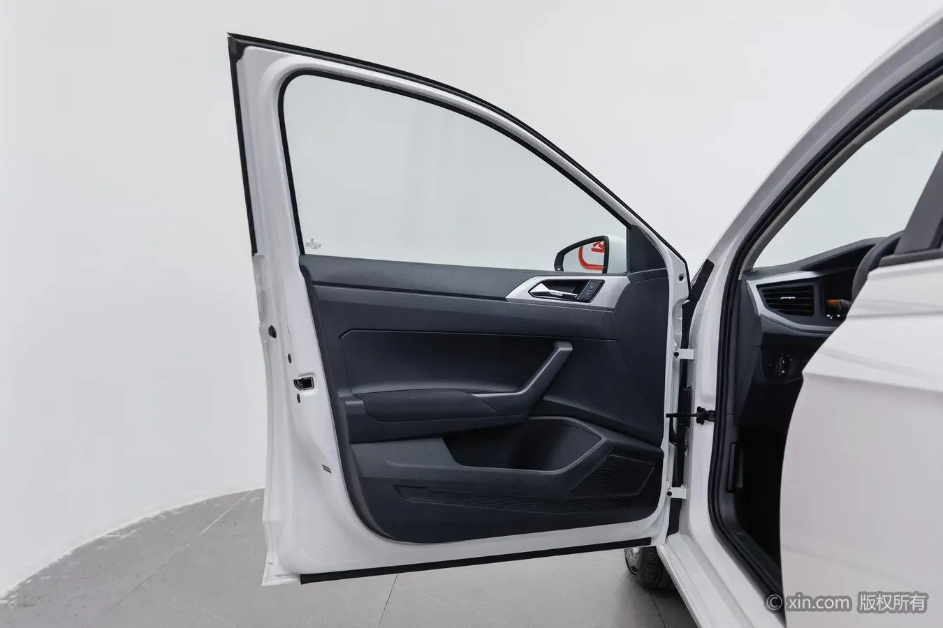 Volkswagen Polo Facelift Plus 1.5L Automatic Panoramic Enjoy Edition