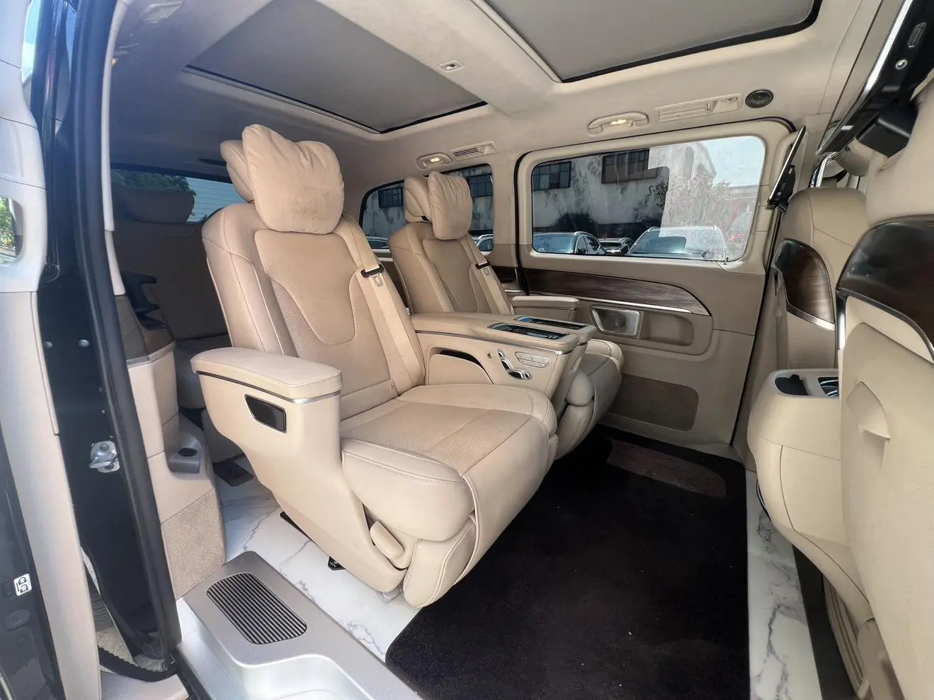 Mercedes-Benz Mercedes-Benz V-class V 260 L Long wheelbase Deluxe Edition