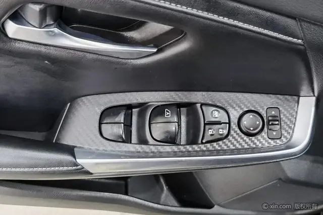 Nissan Xuan Yi 1.6L XL CVT Enjoy Edition