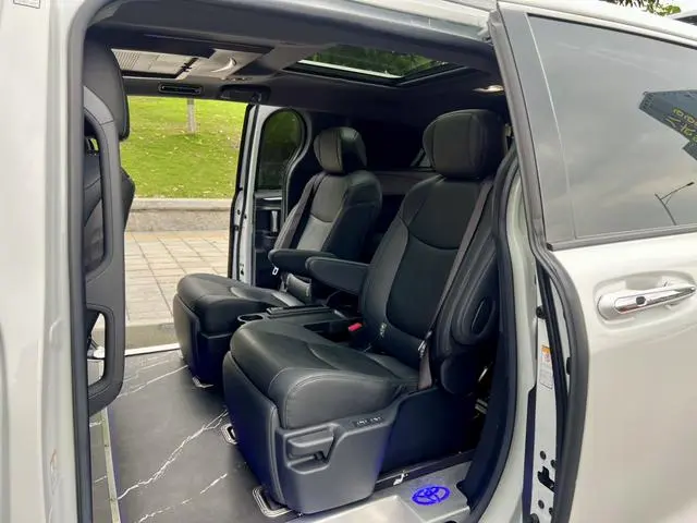 TOYOTA Saina 2.5L Hybrid Extreme Edition