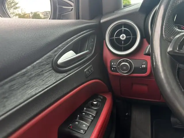 Alfa Romeo Stelvio 2.0T 280HP Luxury Sports Edition