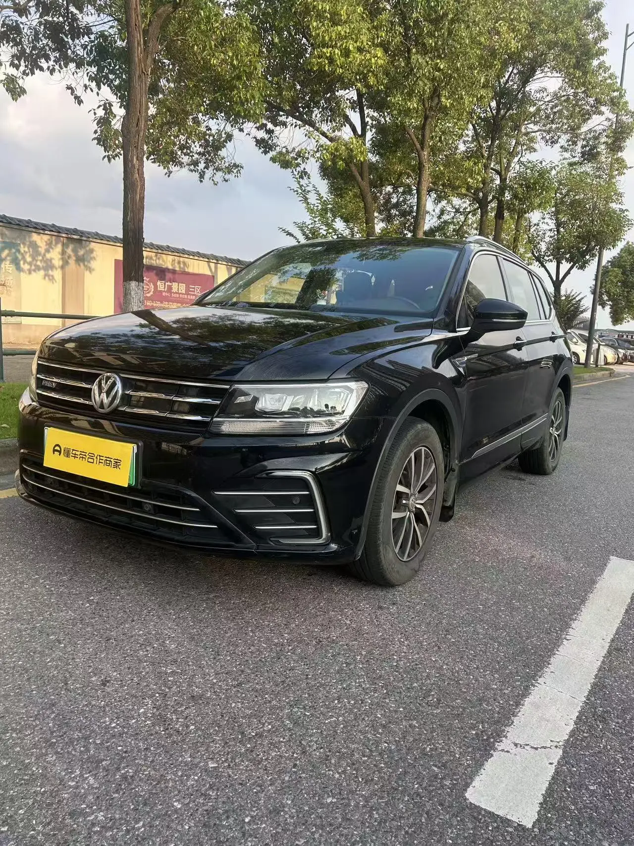 Volkswagen Tiguan L PHEV 430PHEV Hybrid Deluxe Edition