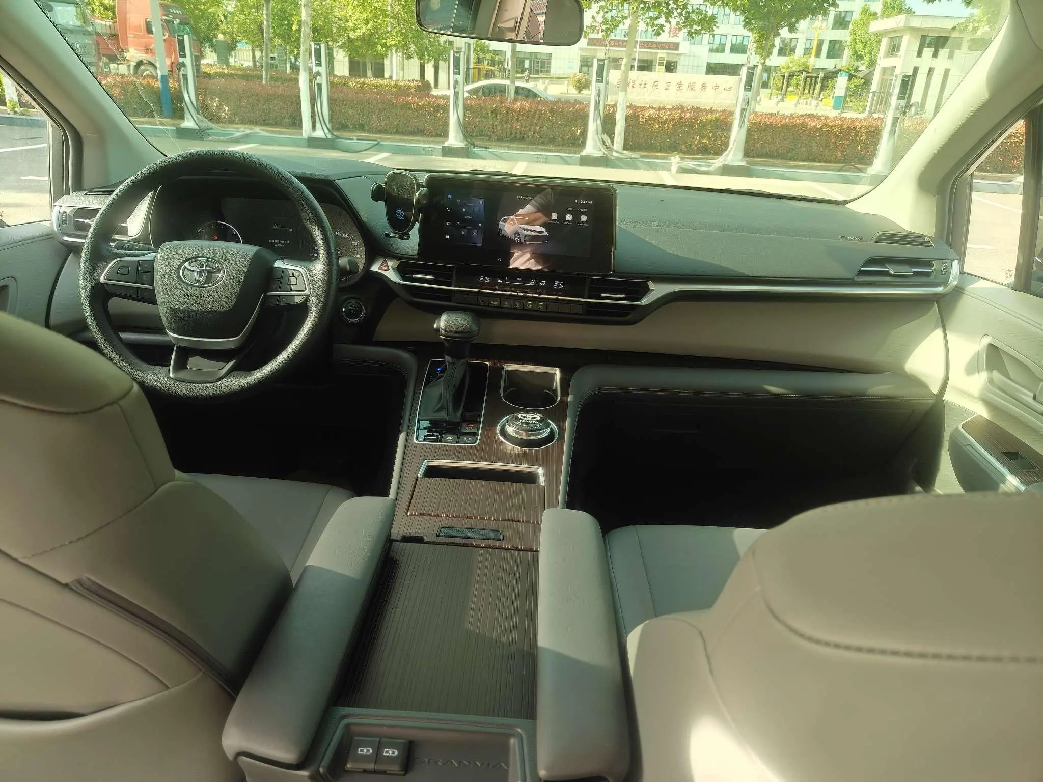 TOYOTA Grevia Smart electric hybrid dual engine 2.5L two-wheel drive comfort version