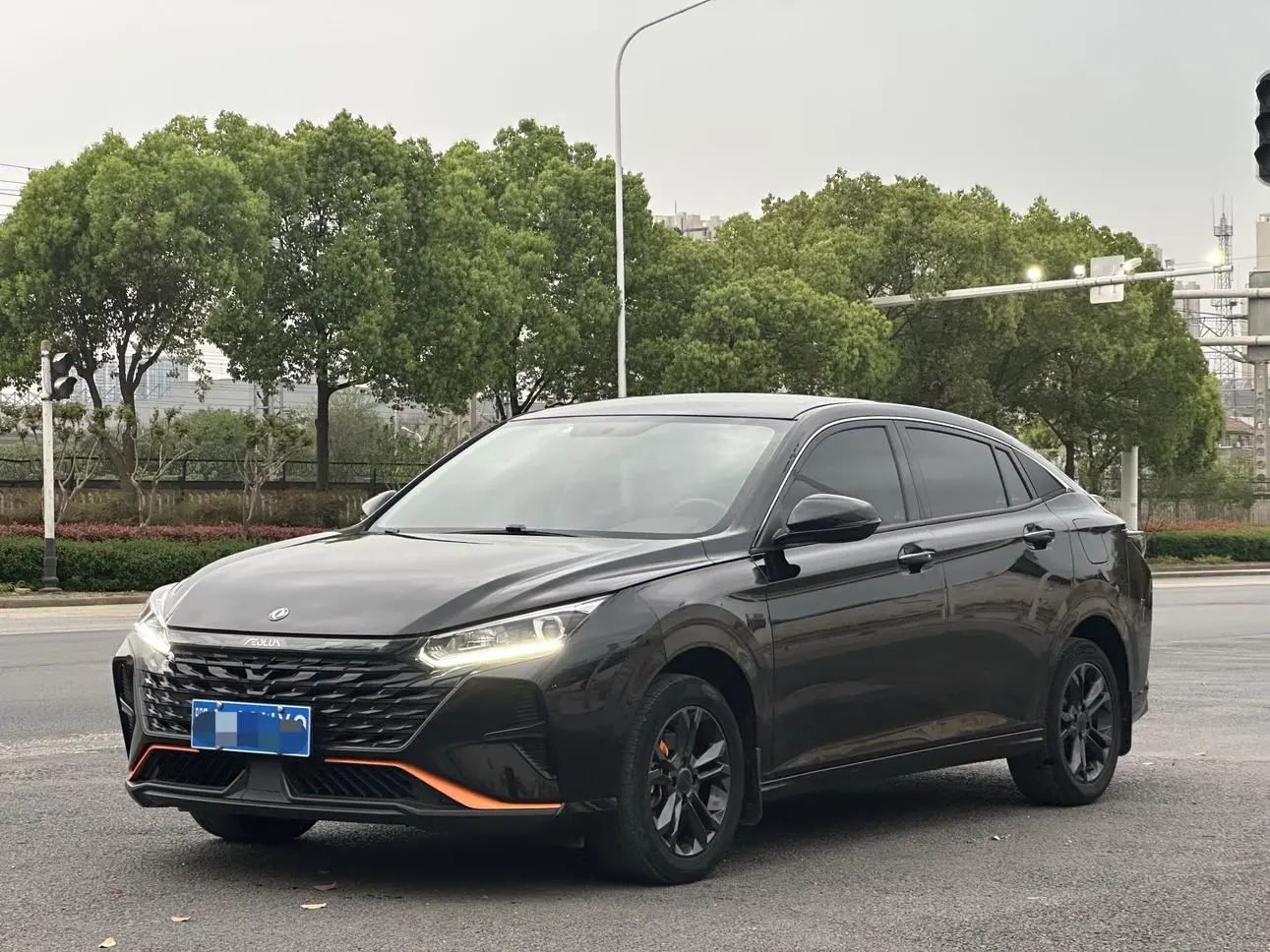 Dongfeng Fengshen Yi Hyun Mach Version 1.5L Automatic Glory Version
