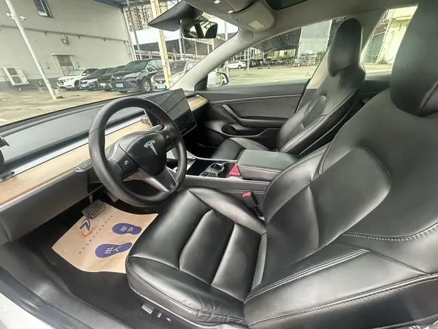 Tesla Model 3 Upgraded version of standard battery life rear drive