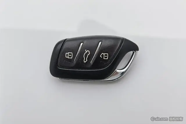 Roewe Roewe i5 1.5L CVT black gold version