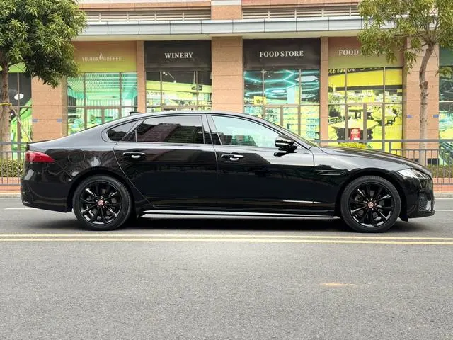 Jaguar Jaguar XFL 2.0T P250 four-wheel drive Yao Black sports edition