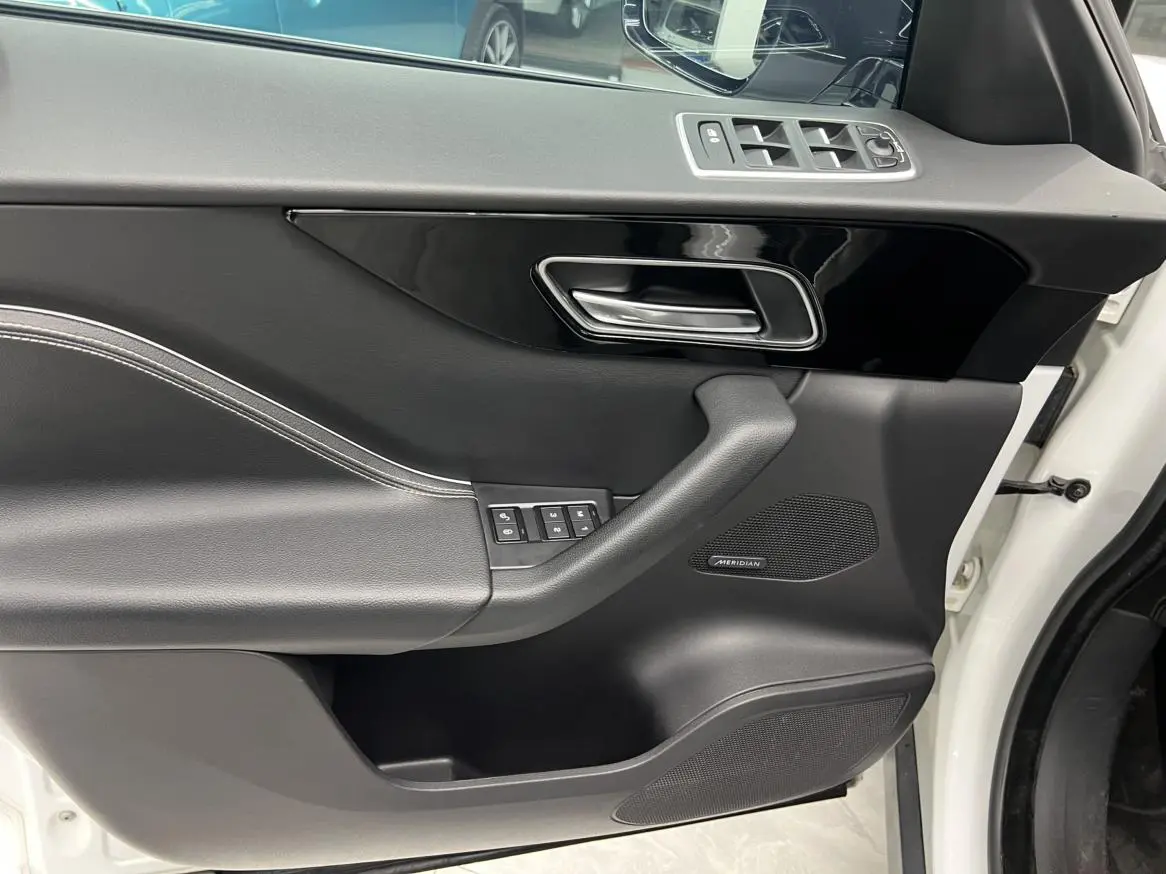 Jaguar Jaguar F-PACE 2.0T two-wheel drive R-Sport sports version