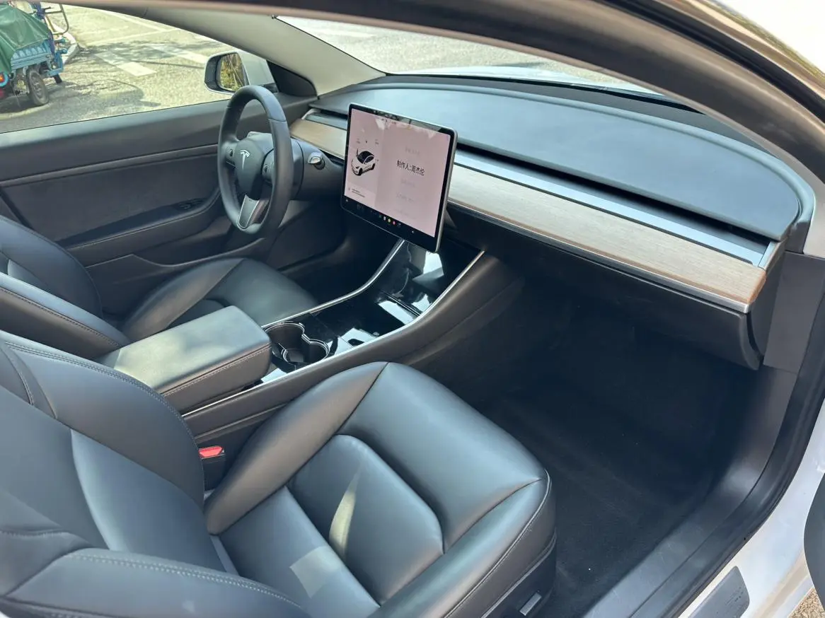 Tesla Model 3 Upgraded version of standard battery life rear drive