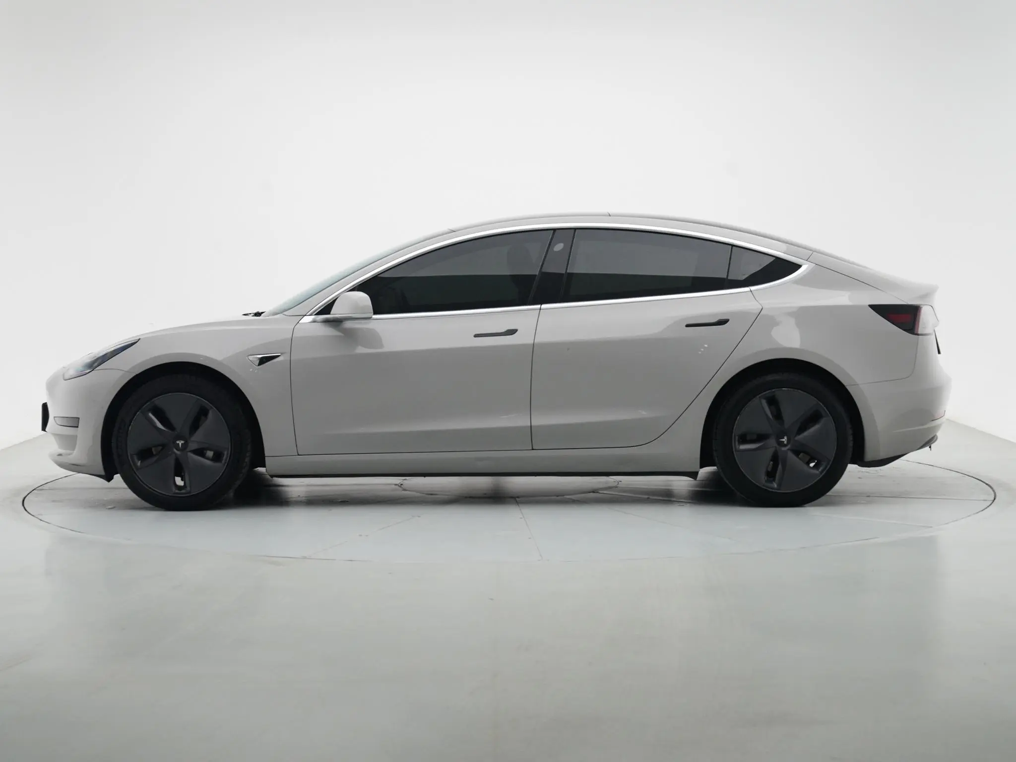 Tesla Model 3 Upgraded version of standard battery life rear drive