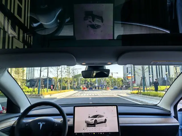 Tesla Model 3 Upgraded version of standard battery life rear drive