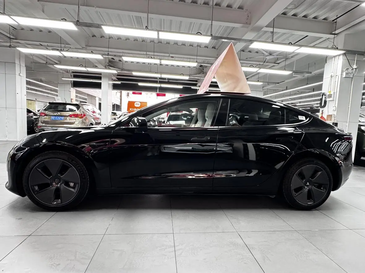 Tesla Model 3 Upgraded version of standard battery life rear drive