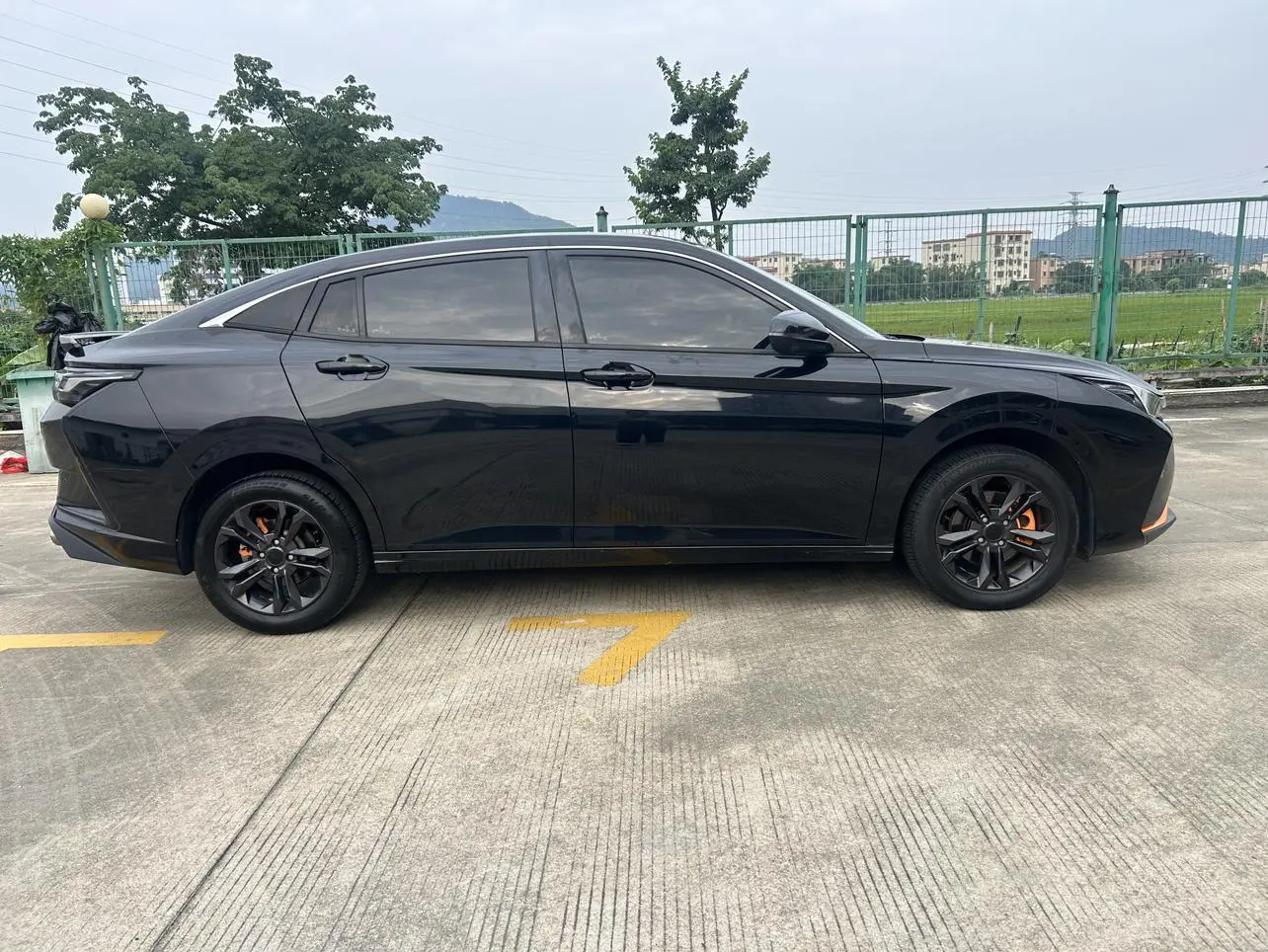 Dongfeng Fengshen Yi Hyun Mach Version 1.5L Automatic Glory Version