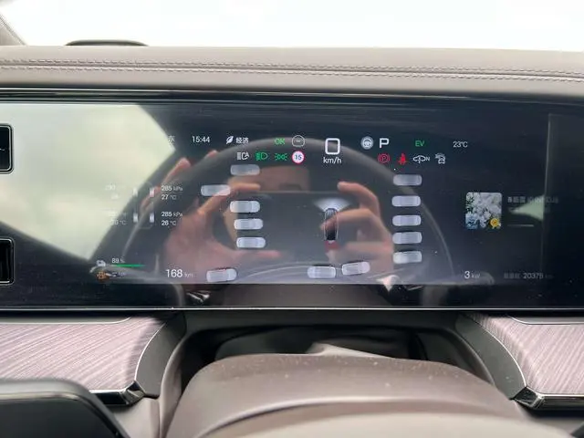 Denza Denza Z9 DM 1100 four-wheel drive Max version