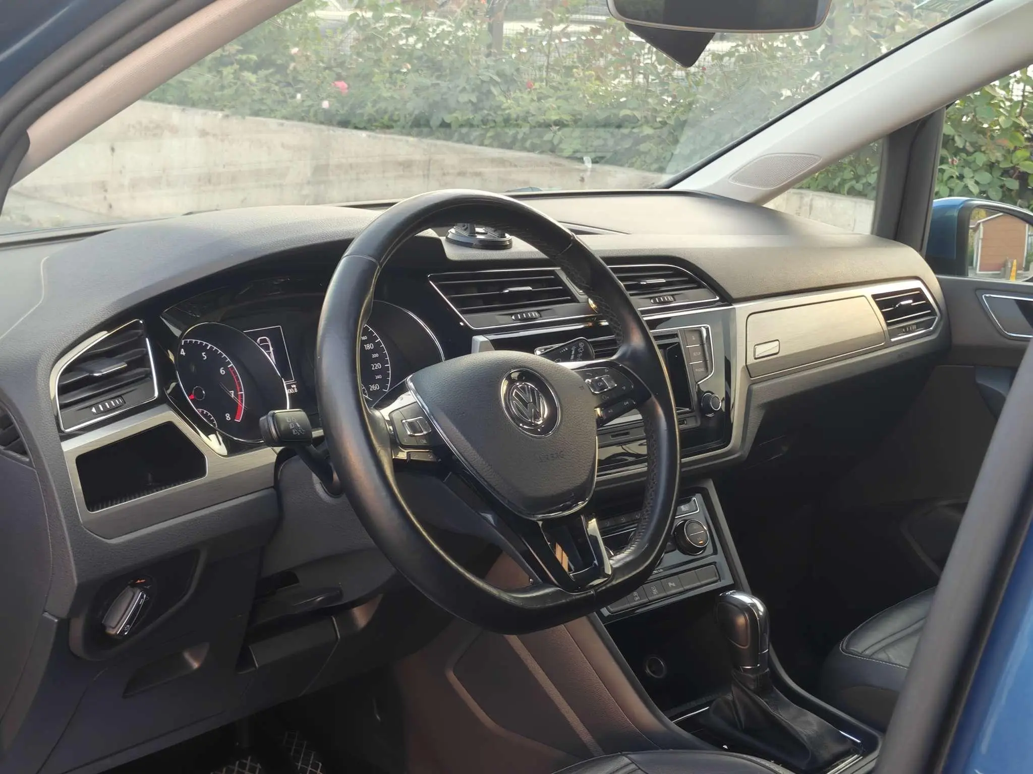 Volkswagen Touran L 280TSI Automatic Shuya Version