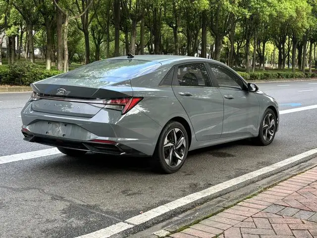Hyundai Elantra 1.5L CVT LUX Premium Edition