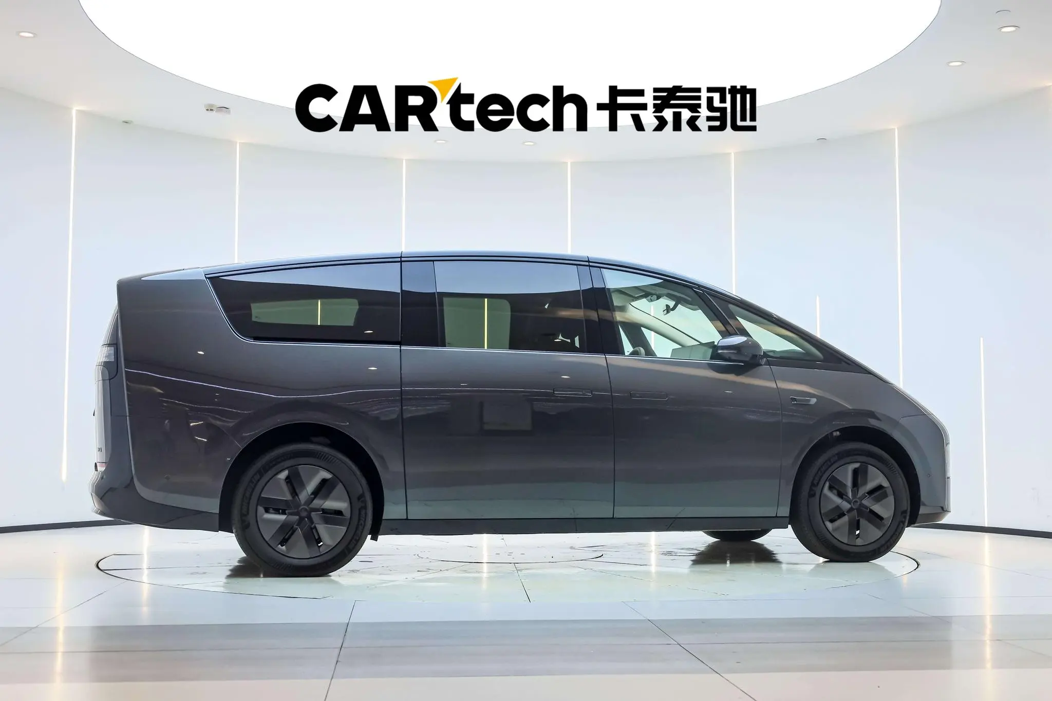 Li Auto Ideal MEGA Ultra Smart new version
