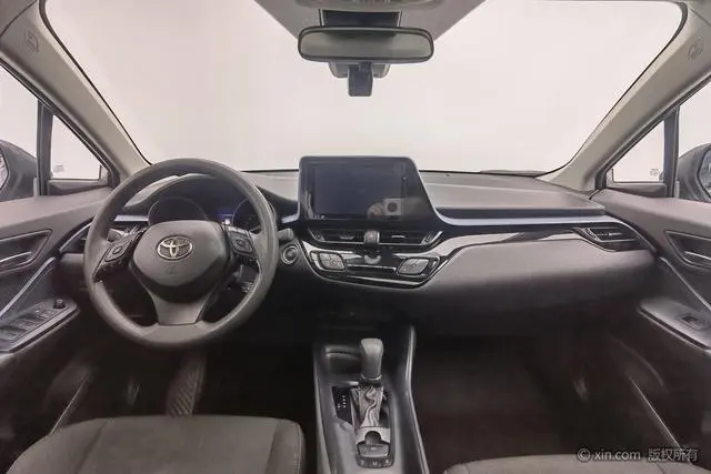 TOYOTA IZOA 2.0L Yixiang Edition
