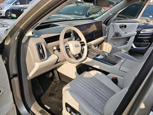 Geely Galaxy Galaxy M9 210km four-wheel drive pilot version