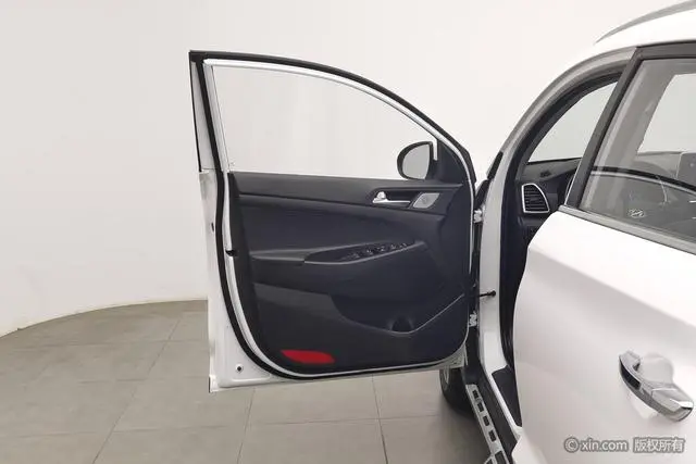 Hyundai Tucson 280TGDi dual-clutch two-wheel drive Zhilian version Country VI