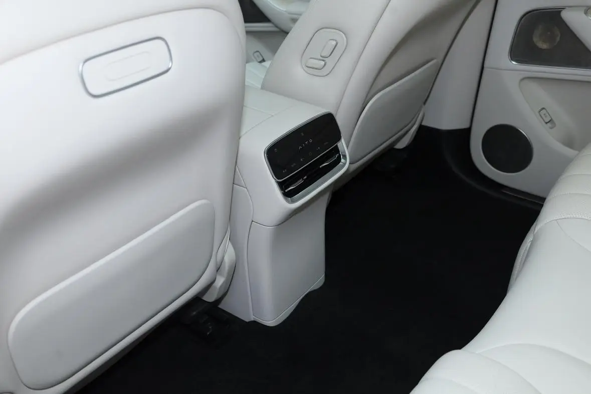 AITO Ask the world M8 Extended range Max five-seater version