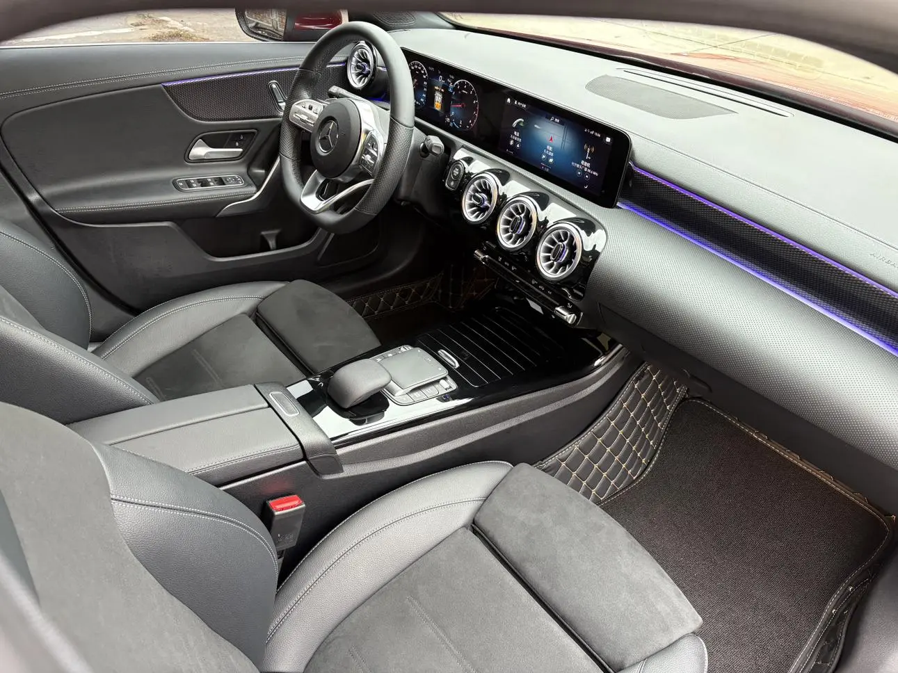 Mercedes-Benz Mercedes-Benz A-class A 200 L sports sedan fashion Version
