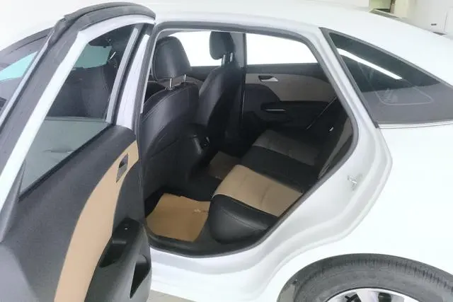 Chevrolet Cruze 320 automatic Enjoy Skylight version