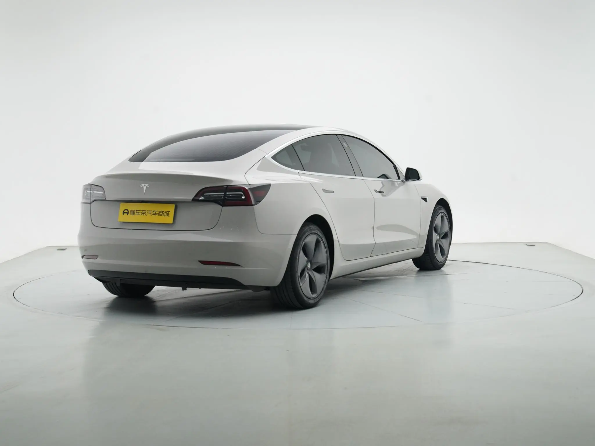 Tesla Model 3 Upgraded version of standard battery life rear drive