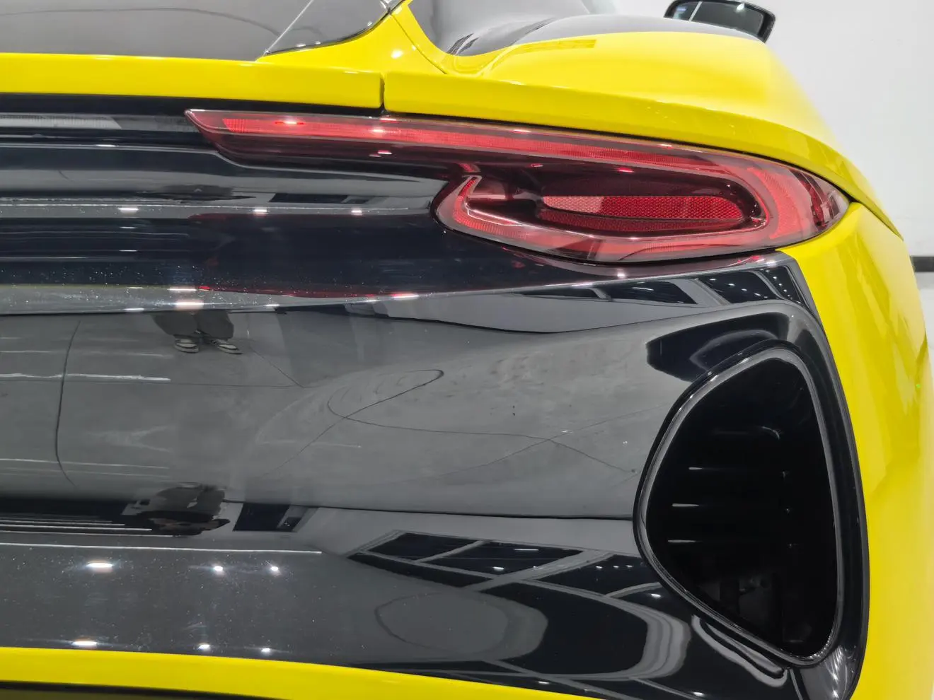 Lotus Emira 2.0T L4 First Edition