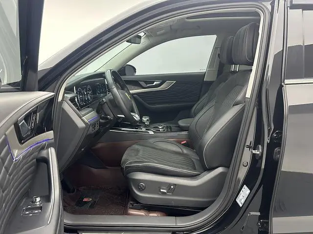 Hongqi Hongqi HS5 Facelift 2.0T Zhilian flag enjoy four-wheel drive version