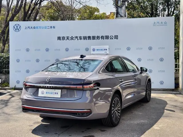Volkswagen Passat Pro 380TSI Dragon Edition