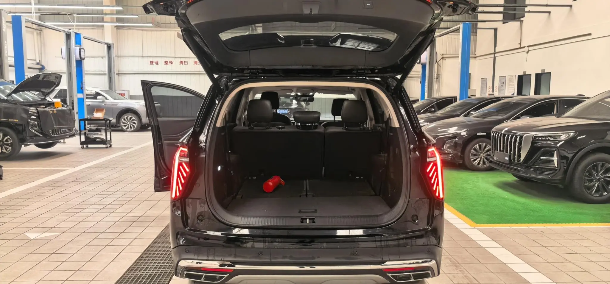 Hongqi Hongqi HS7 PHEV 2.0T four-wheel drive Qichang version 7 seats