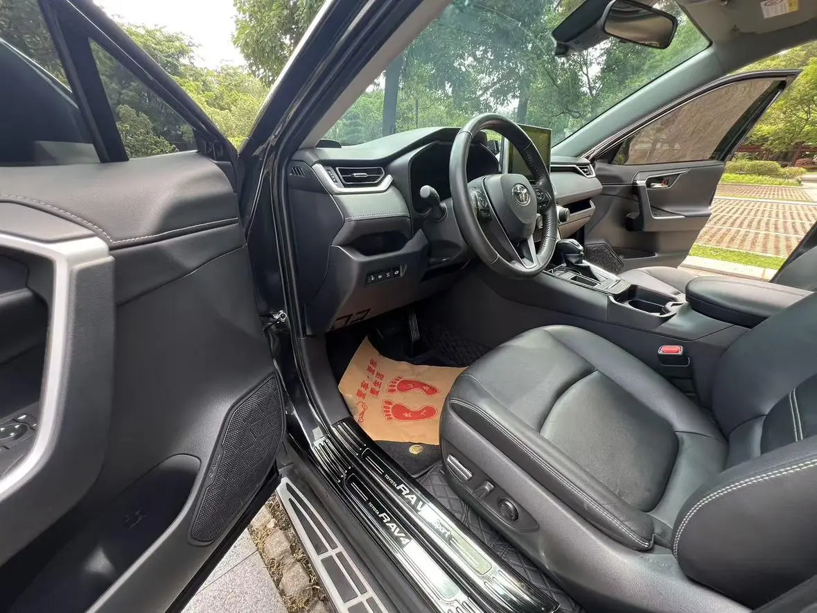 TOYOTA RAV4 Rongfang 2.0L CVT two-wheel drive fashion Plus version