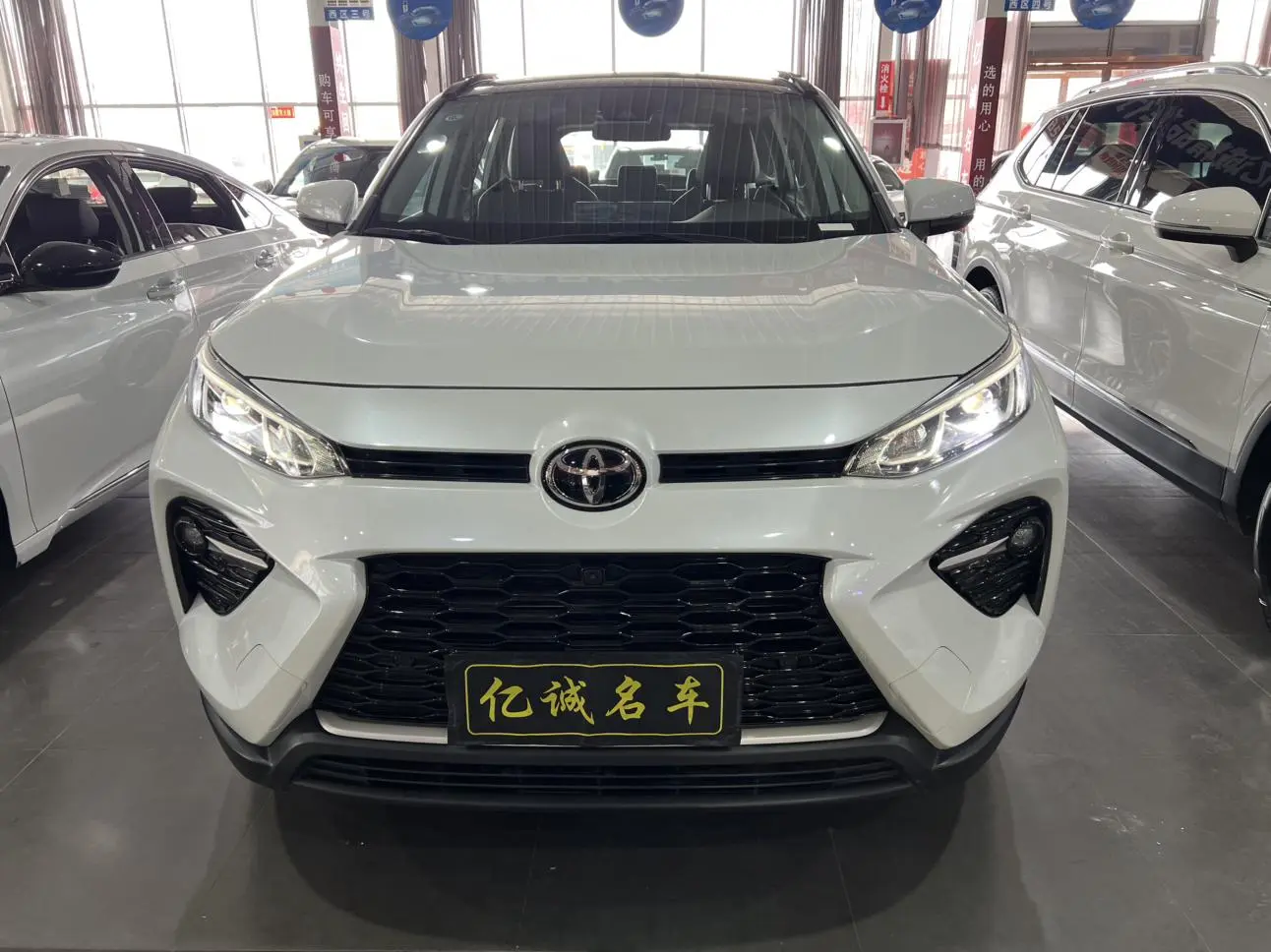 TOYOTA Wilanda 2.0L four-wheel drive Luxury PLUS edition