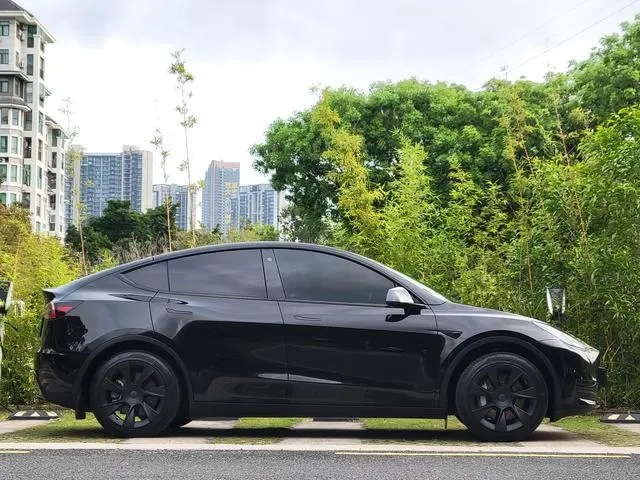 Tesla Model Y Facelifted rear-wheel drive version