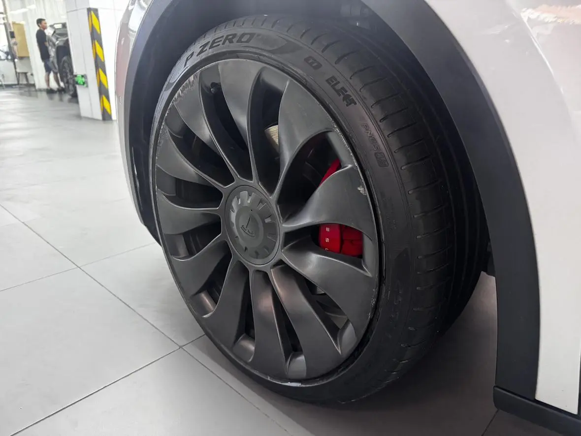 Tesla Model Y Performance high-performance all-wheel drive version