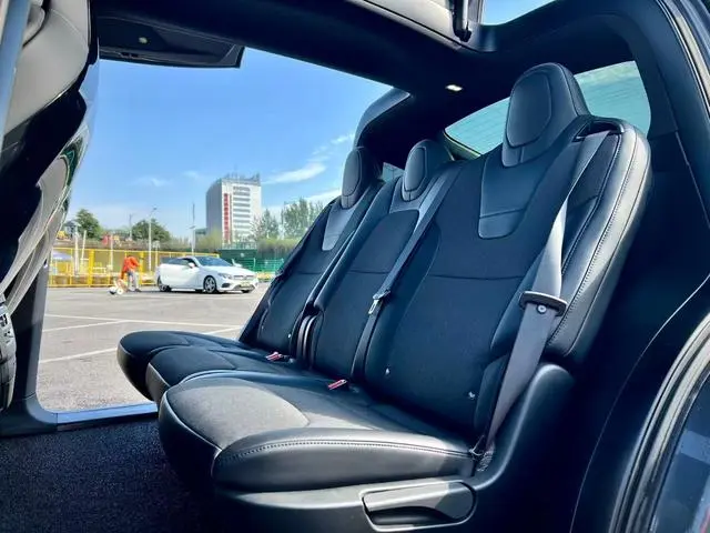 Tesla Model X 75D