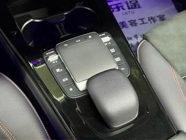 Mercedes-Benz Mercedes-Benz A-class A 200 L sports sedan fashion Version